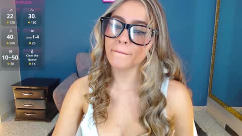 Snapshot of miacarperrlux chatting on January 2025 08:32:02 PM MiaCarper online show from January 2025 08:32:02 PM