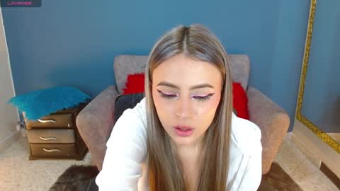 Snapshot of miacarperrlux chatting on January 2025 01:18:01 AM MiaCarper online show from January 2025 01:18:01 AM