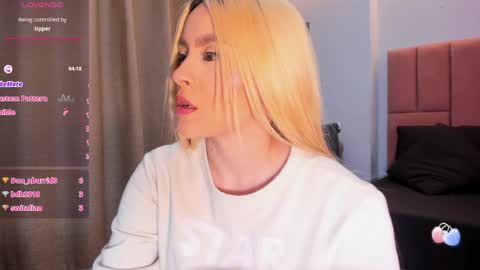 MiaCarper online show from April 2026 02:04:02 AM