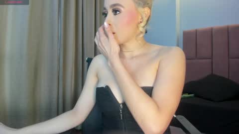 MiaCarper online show from May 2026 09:45:01 PM