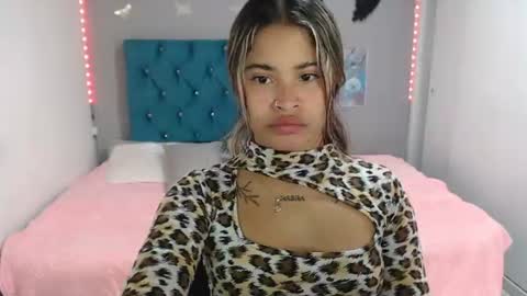 Snapshot of miacumgirl chatting on July 2026 01:40:01 PM miacumgirl online show from July 2026 01:40:01 PM