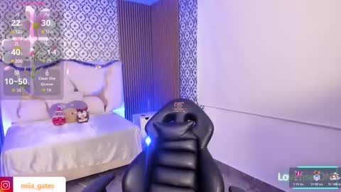 Mia online show from November 2025 03:52:01 AM