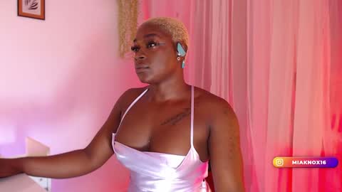 Mia online show from February 2025 09:08:01 AM