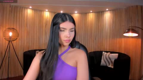 Snapshot of mialaurence_ chatting on May 2026 07:19:01 PM Call me Mia online show from May 2026 07:19:01 PM