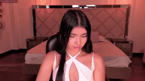 Snapshot of mialaurence_ chatting on May 2026 07:00:02 PM Call me Mia online show from May 2026 07:00:02 PM