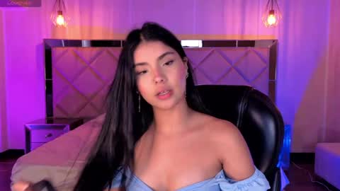 Snapshot of mialaurence_ chatting on May 2026 06:46:02 PM Call me Mia online show from May 2026 06:46:02 PM