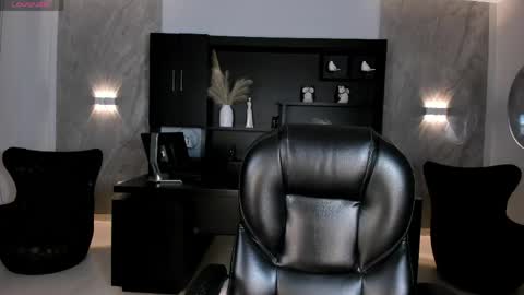 Snapshot of mialaurence_ chatting on May 2026 07:11:01 PM Call me Mia online show from May 2026 07:11:01 PM
