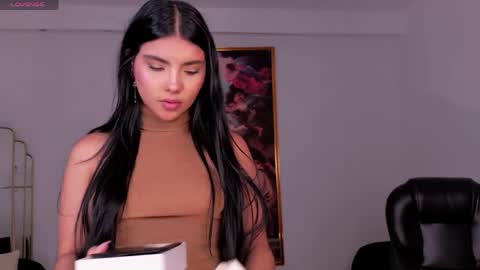 Snapshot of mialaurence_ chatting on May 2026 06:47:01 PM Call me Mia online show from May 2026 06:47:01 PM