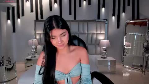 Snapshot of mialaurence_ chatting on June 2026 07:02:01 PM Call me Mia online show from June 2026 07:02:01 PM