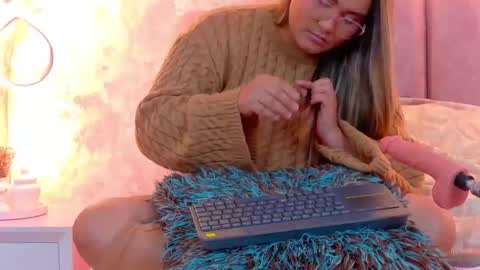 Mia online show from April 2026 07:45:01 AM