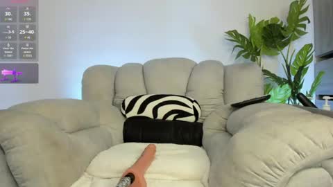 Mia Fernandez online show from June 2026 02:09:01 PM