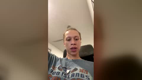 Snapshot of mialuvsyourllybad chatting on May 2026 04:28:02 AM mialuvsyourllybad online show from May 2026 04:28:02 AM