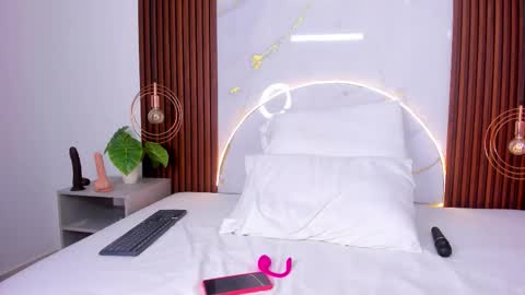Snapshot of miamiller69 chatting on October 2025 05:24:01 AM Mia online show from October 2025 05:24:01 AM
