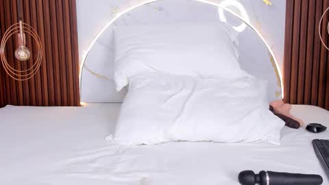 Snapshot of miamiller69 chatting on October 2025 03:39:02 AM Mia online show from October 2025 03:39:02 AM