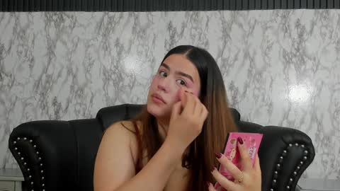 Mia   -5 7001400 Follow  online show from January 2025 12:43:01 PM