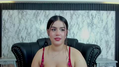 Mia   -5 7001400 Follow  online show from February 2025 03:42:01 PM