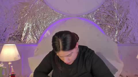 Mia   -5 7001400 Follow  online show from December 2025 01:09:02 PM