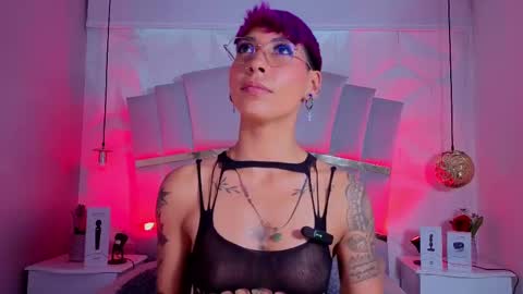 Mia Morgann online show from September 2025 04:07:01 PM