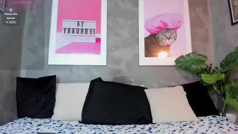 Mia online show from January 2026 08:23:02 PM