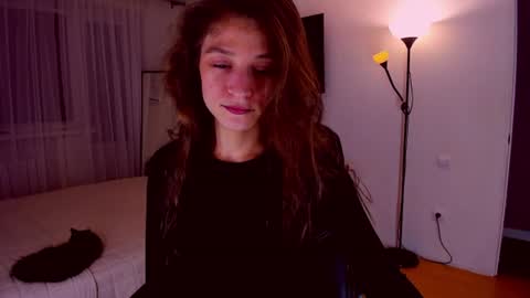 Mia online show from July 2026 07:18:01 PM