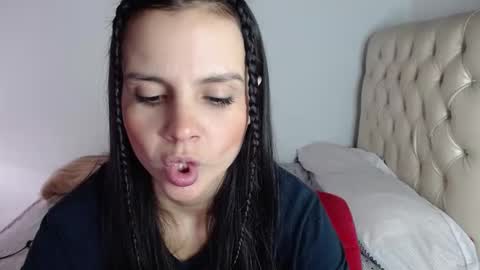 miarobinn_ online show from December 2024 04:29:02 PM