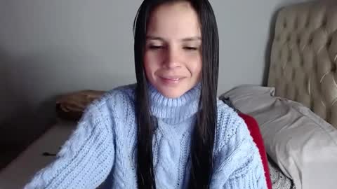 miarobinn_ online show from December 2024 10:35:02 AM