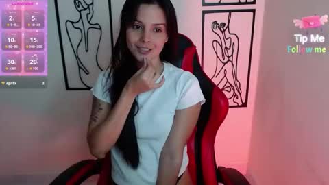 miarobinn_ online show from February 2026 04:03:02 PM