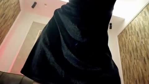 Mia online show from April 2026 05:17:01 PM