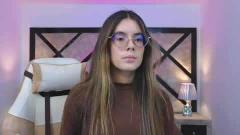 Mia online show from May 2026 06:58:01 PM