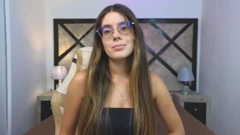 Mia online show from June 2026 07:18:01 PM