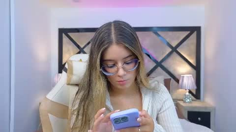 Mia online show from July 2026 07:22:02 PM