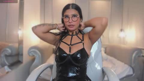 Mia  online show from February 2026 03:18:01 AM