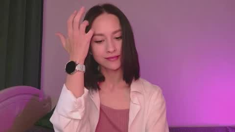 Mia online show from September 2025 08:48:01 AM