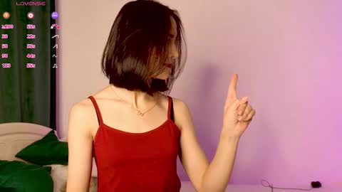 Mia online show from November 2025 07:11:02 AM