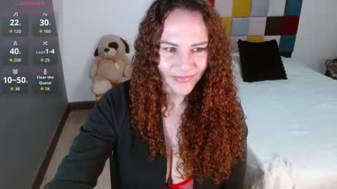 miavellvett online show from October 2025 06:52:02 PM