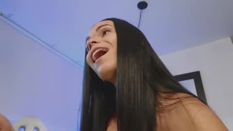 Mia online show from January 2025 08:04:01 PM