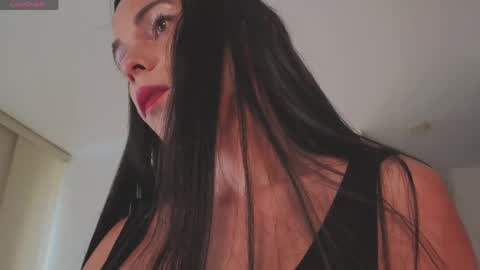 Mia online show from May 2026 04:14:02 PM