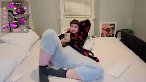 Mia  online show from November 2025 11:18:01 PM