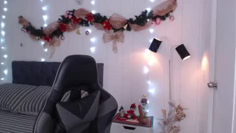 Mia Wilson online show from December 2024 11:04:01 AM