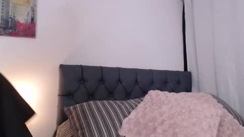 Mia Wilson online show from September 2025 03:28:01 AM