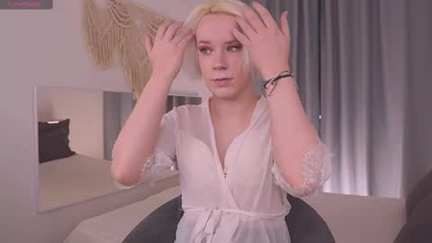 Snapshot of michael_swan chatting on March 2025 05:40:02 AM Michel online show from March 2025 05:40:02 AM