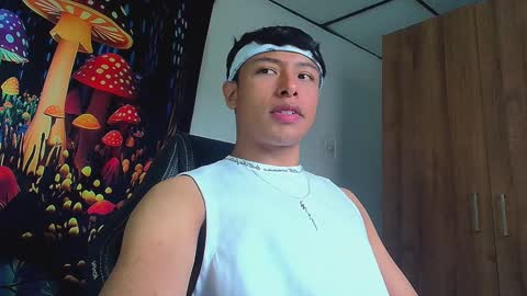 Snapshot of michaelstones chatting on January 2025 02:24:02 PM michaelstones online show from January 2025 02:24:02 PM