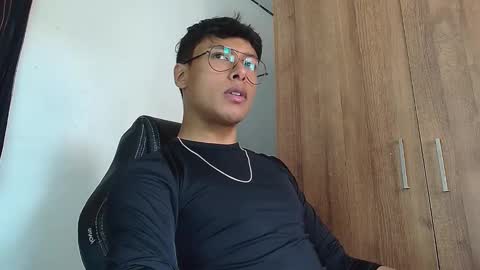 Snapshot of michaelstones chatting on March 2025 06:01:02 PM michaelstones online show from March 2025 06:01:02 PM