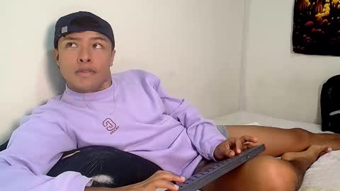 Snapshot of michaelstones chatting on September 2025 03:23:02 PM michaelstones online show from September 2025 03:23:02 PM