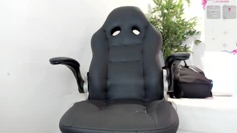 michel_lopez18 online show from October 2025 11:02:01 AM