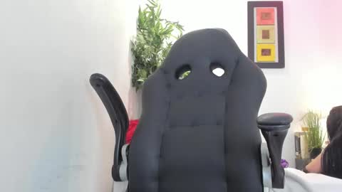 michel_lopez18 online show from December 2025 10:57:01 AM