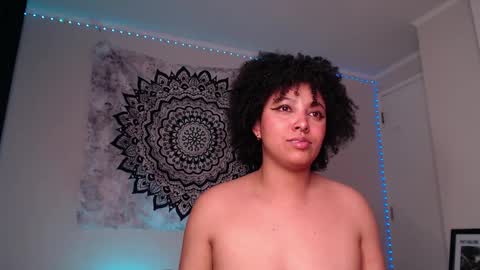Snapshot of michell_bling chatting on December 2024 08:19:02 AM Michi online show from December 2024 08:19:02 AM