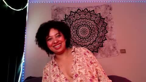 Snapshot of michell_bling chatting on December 2024 06:29:01 AM Michi online show from December 2024 06:29:01 AM
