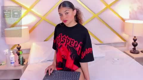 Snapshot of michellebronx chatting on May 2026 11:39:01 AM michellebronx online show from May 2026 11:39:01 AM