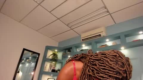 Snapshot of michellepose chatting on September 2025 12:21:02 PM michellepose online show from September 2025 12:21:02 PM